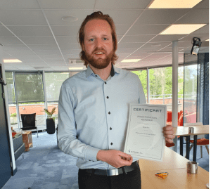 Brian Ros presenteren als een performer